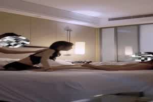 两个公子哥酒店约炮无套狂操吊带丝袜风骚小姐姐  背景图片