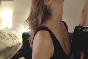 dionkadi 洋妞口交功夫就是深吸舔唾液涂满整根棒棒  背景图片