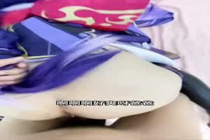 自购推特双阴道福利姬-小母狗太会玩了，故意吸着主人的龟头，主人用力拔半天才把鸡巴从嘴里拔出来  背景图片