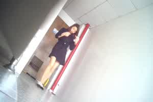 电子厂厕所阅览肉穴，冒死偷拍精挑细选，都是年轻漂亮的粉嫩肉穴  背景图片