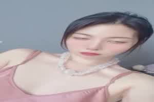 桃子姐姐 爆操女友的粉嫩无毛美穴  背景图片