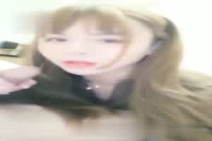 超正妹帮忙吃棒棒还随便你射，这技术我给你一百分!  背景图片