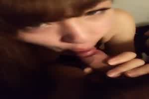 露脸小妹妹舔鸡巴，小舌头好灵活  背景图片