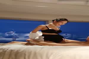 身材极品的空姐 海景酒店被富二代 狂草各种姿势做爱  背景图片