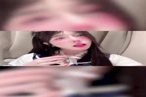 这个巨臀猫耳骚货穴都已经被自己玩到湿一片  背景图片