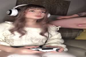 LoveAngelicax 甜美电玩洋妞看见大肉棒还是停下了游戏  背景图片