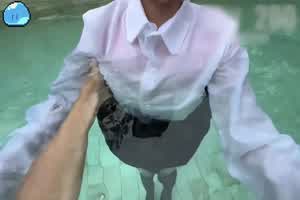 【JK嫩模】天使五官魔鬼身材沉浸式别墅泳池私会  背景图片