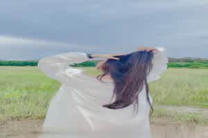 amam7078-户外拍漏奶  背景图片