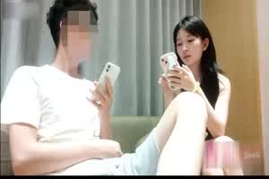 妹子刚毕业，首次兼职下海，被人强行拔套内射！呜呜呜,怀孕怎么办！  背景图片