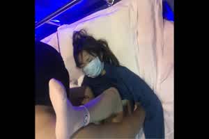 我朋友的媳妇聚会被我们灌醉 这天晚上让给了我 身体太嫩了  背景图片