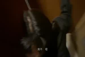 自购91最猛大神-母狗第一次收敛在商场厕所微露脸口交，后入都不敢出声回去后白丝才脱一半就主动骑乘坐射  背景图片