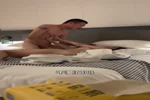 自购痞帅约炮大神有原则的清纯女孩，可惜碰到渣男，不戴套之前绝不能插！从来不给别人口，也不让别人舔自己  背景图片