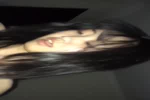 骚吗？有多骚 快艹我_真实状态下的女孩子床上的反差骚样  背景图片