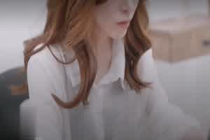 swag 气质女秘书成了绿帽母狗  背景图片