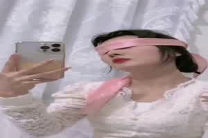 老婆不在家反差小姨子主动上位骑乘  背景图片