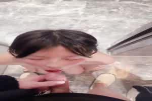 矜持女神被训练成母狗，喝尿  背景图片