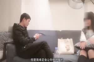 JK装萌妹子，开档黑丝翘屁股被猛操，爸爸我口活好不好，卧槽你好大啊，不要不要好顶好深啊！  背景图片