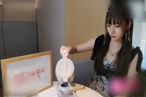 萝莉社 糖糖 国庆回家带茶叶送给经理最后被插入精液  背景图片