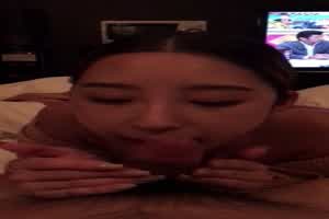 国泰空姐港女流出3段不雅影片！睇住Netflix口交被男子偷影  背景图片