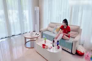 足球宝贝遭遇浓精射门  背景图片