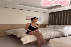 外围3500约到一个神颜真的赚翻了  背景图片