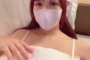 夹住乳头直接硬了  背景图片