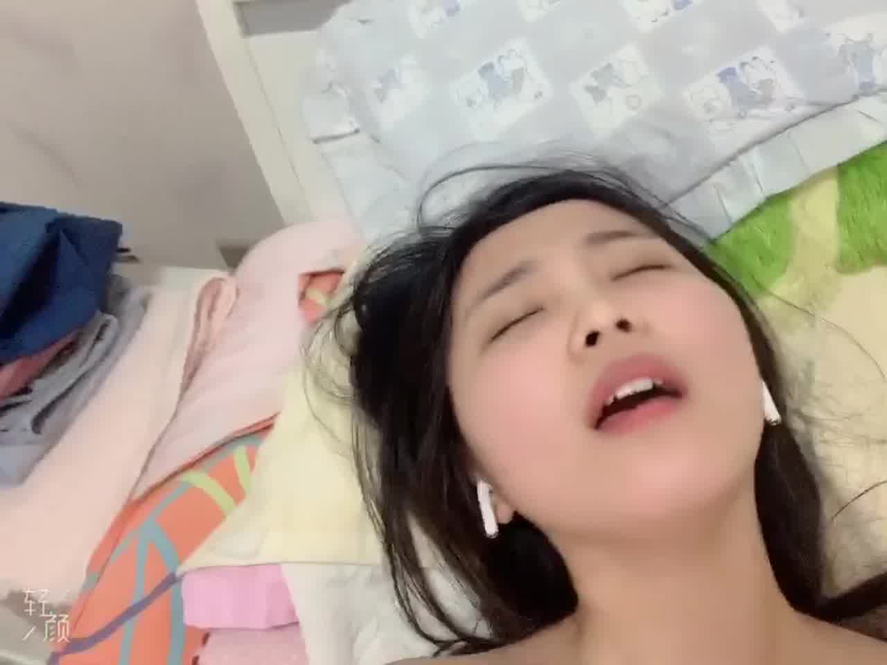  玩啥呢，这欲罢不能的样子惹人疼 ！ 的剧照8