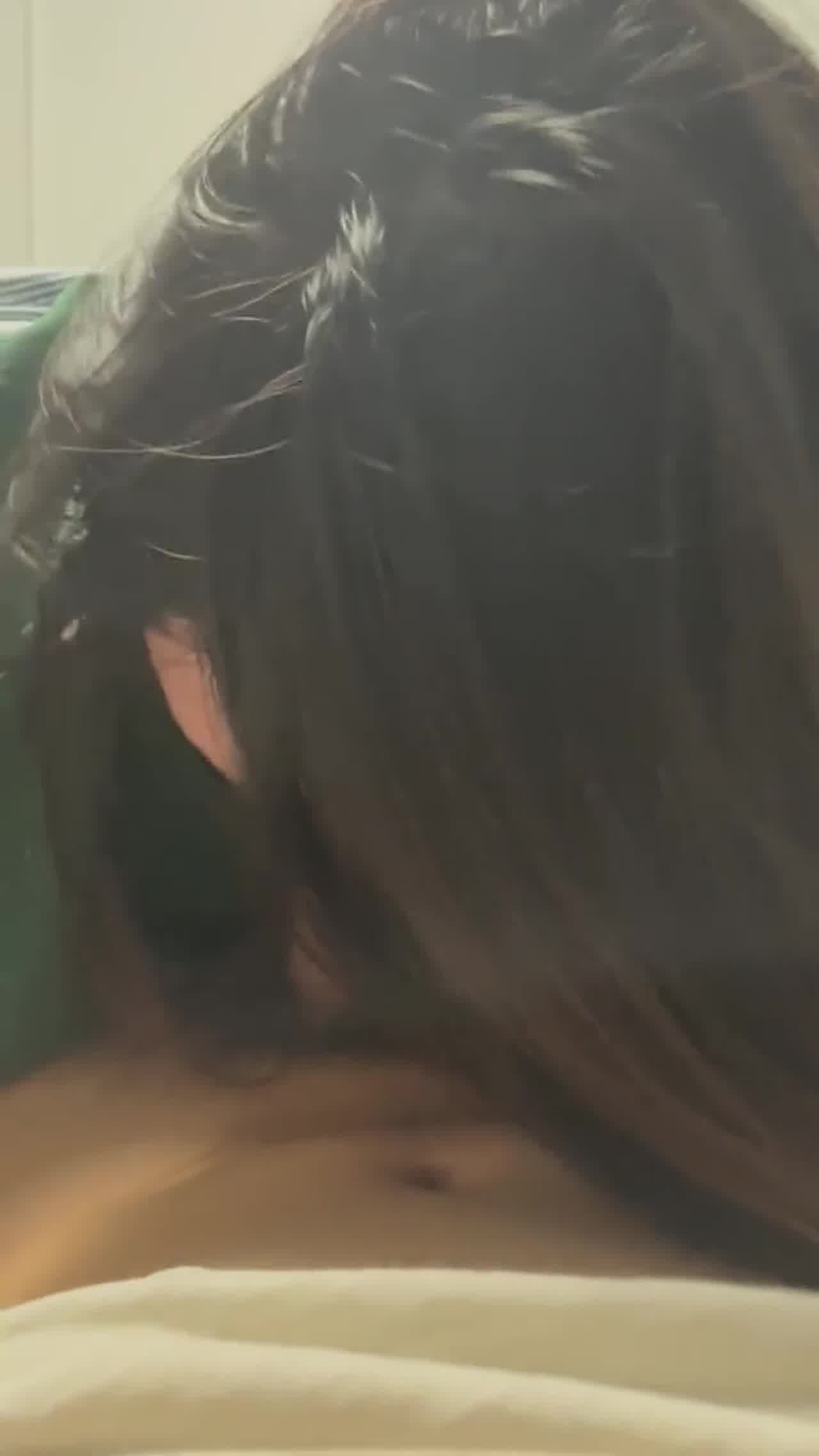  正妹跟男友一起做坏坏的事 的剧照1