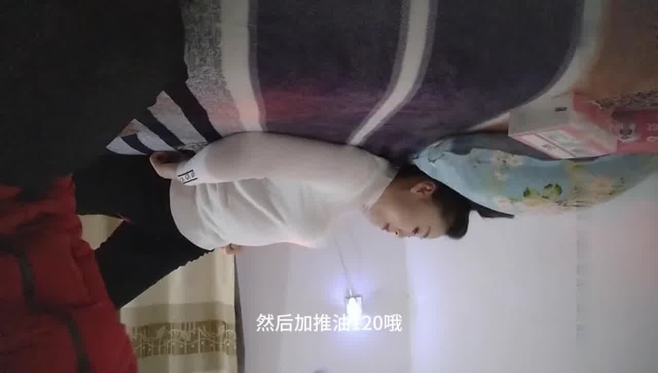  【城中村按摩店】刚服务完一个客人，又来一个，只有累死的牛，没有更坏的田啊，被挑逗的欲火焚身性欲爆发 的剧照10