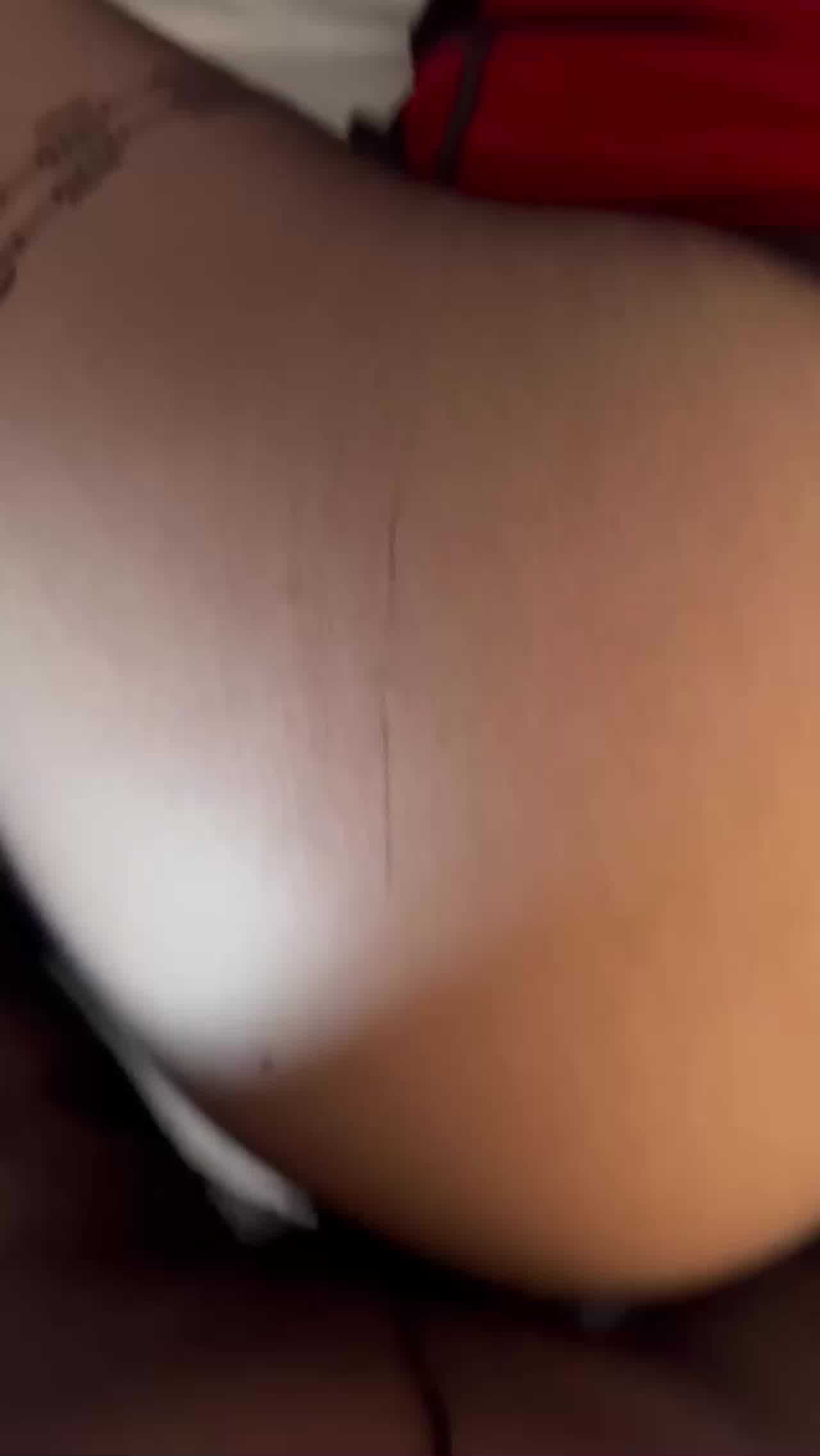  爆肏盯射博主_插的人还穿着丝袜_这是什么变态 的剧照10