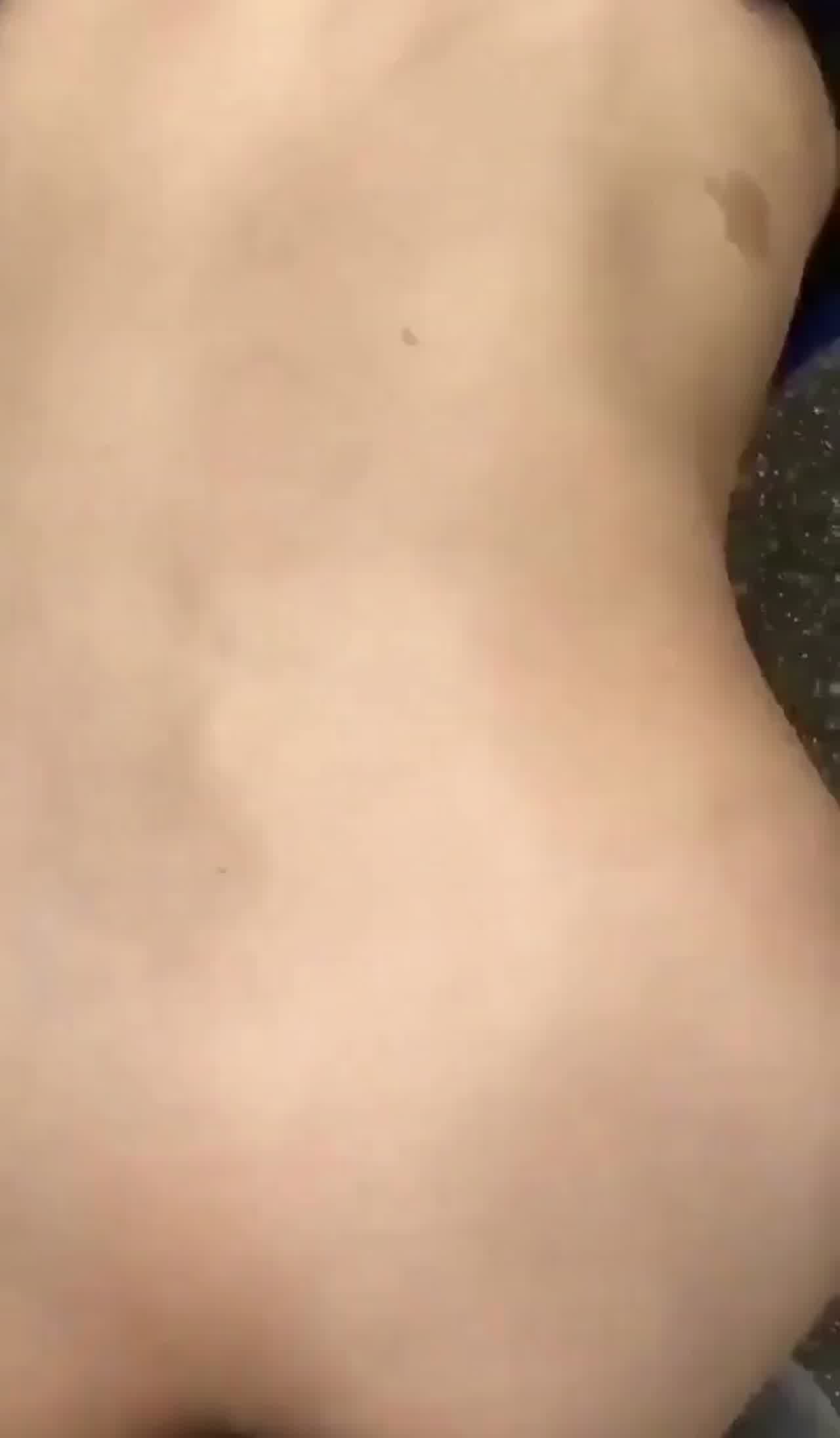  和人妻在户外野战 的剧照2