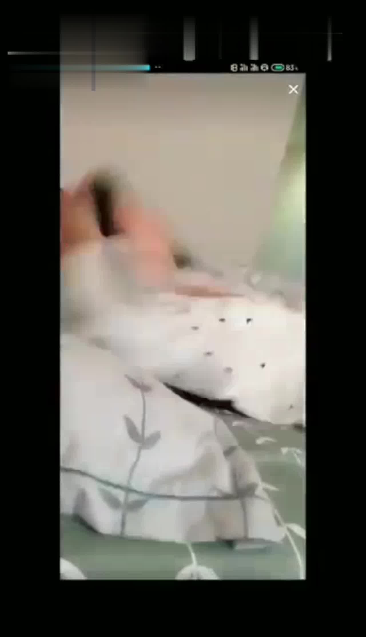  抖音快手走光系列-睡觉露奶 的剧照5