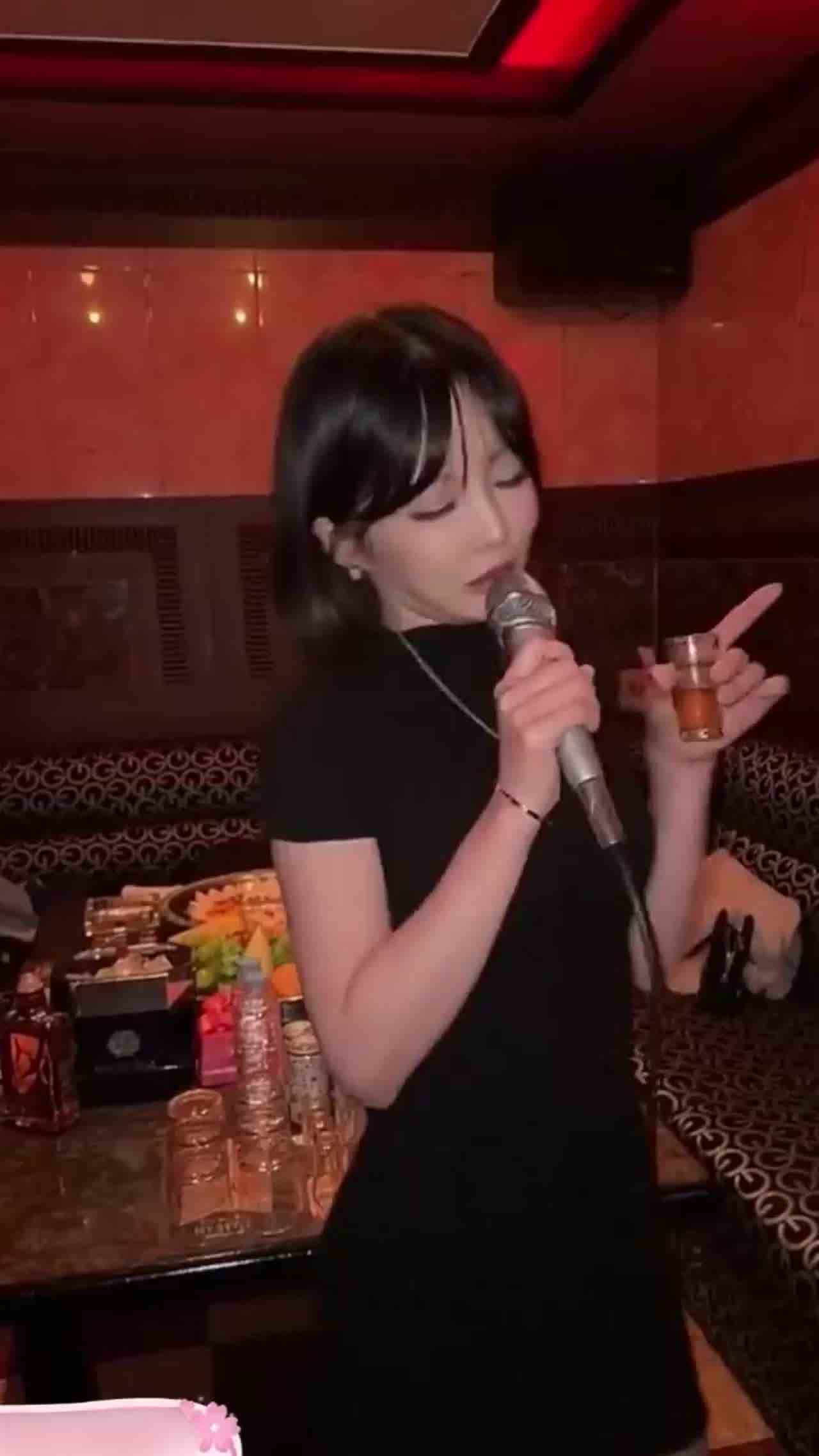  韩国前女团成员在灌醉后女主主动献逼和镜头的高清摄影让家人们看的津津有味！ 的剧照1