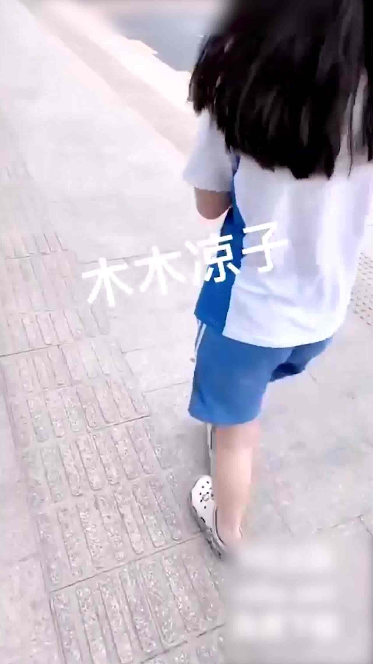  太骚了！日系拍摄唯美口交 的剧照3