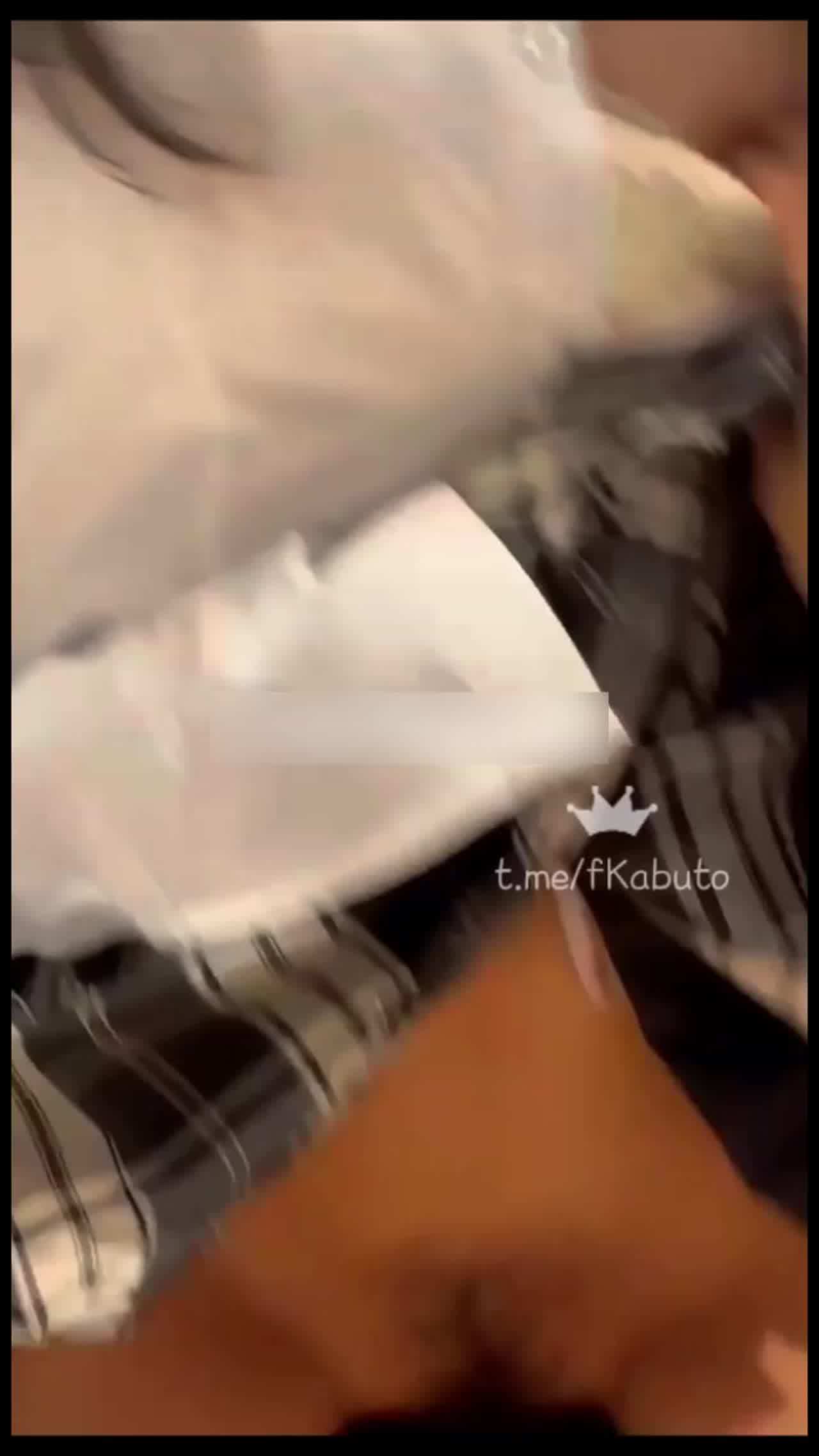  自购推特高中生杀手免费-最骚高三学妹，穿上情趣骑乘爽到自己高潮翻白眼，用嘴巴接精液，还穿着学生制服挨 的剧照1