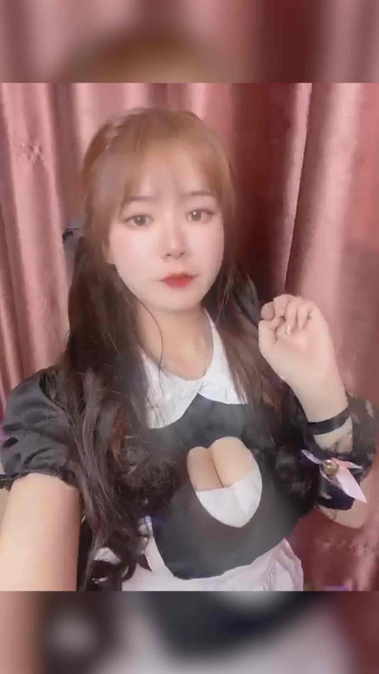  交友软件约到童颜巨乳值得了 的剧照7