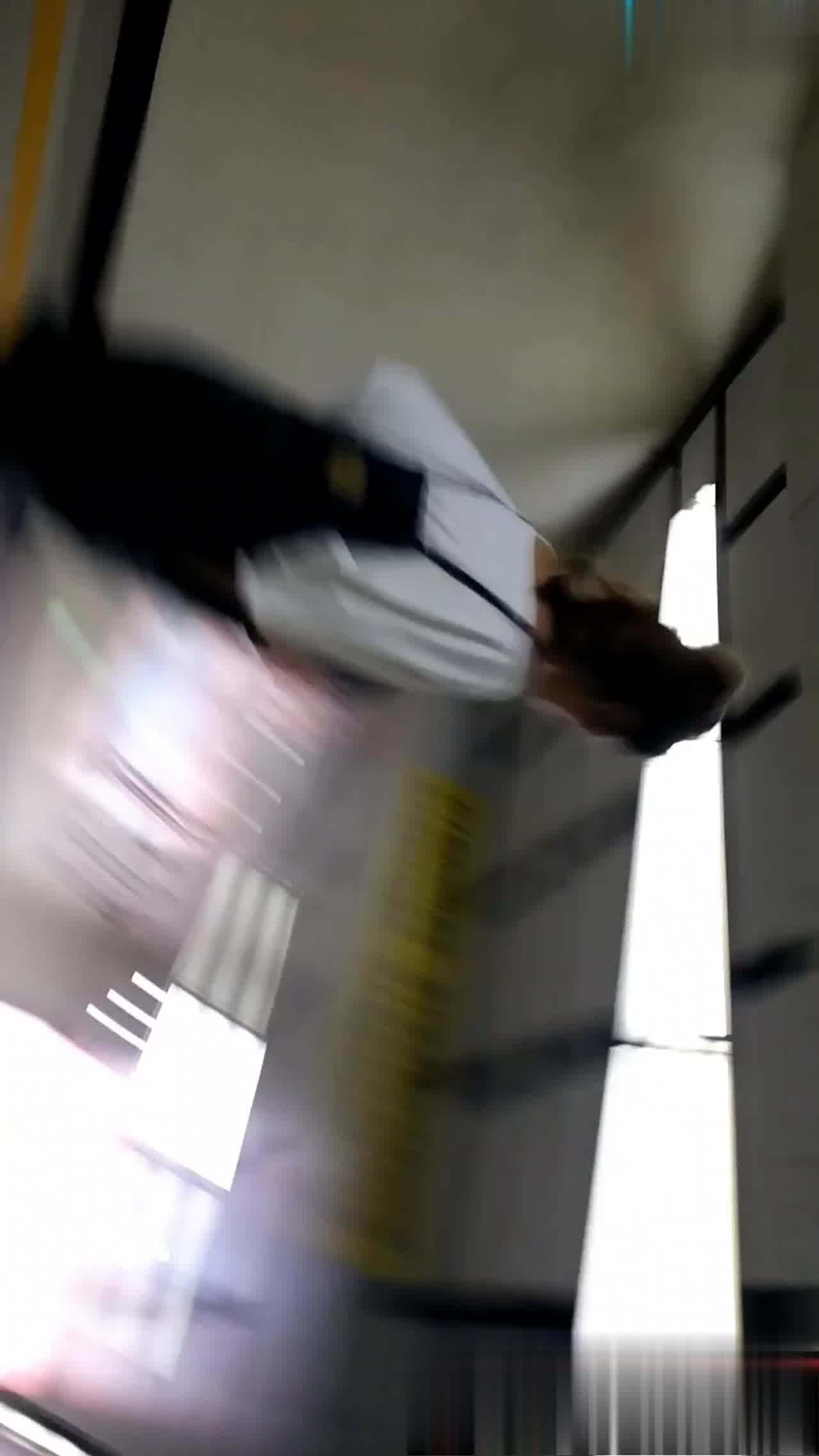  街射小萝莉玩的刺激 的剧照4