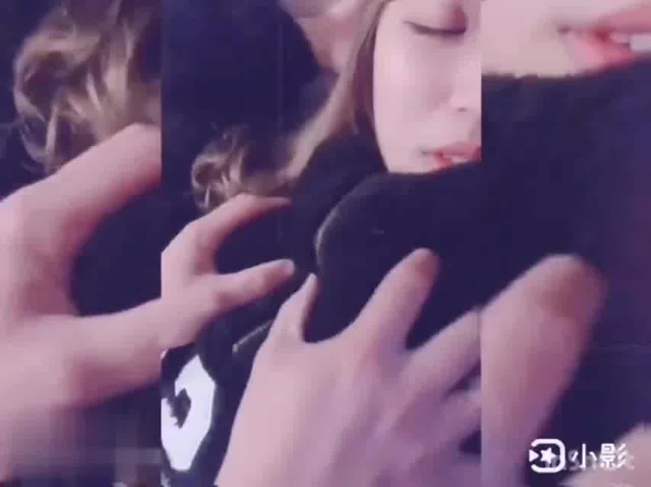  台湾 ginanana圣诞夜飢渴大声淫叫 的剧照2