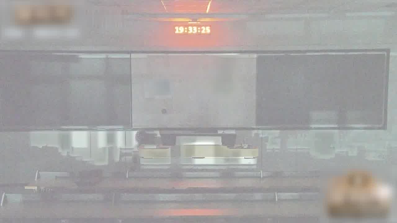  浙江大学北教4217班 情侣在教室做爱被教室监控拍下 监控下两人蹑手蹑脚的样子像你的第一次吗？ 的剧照4