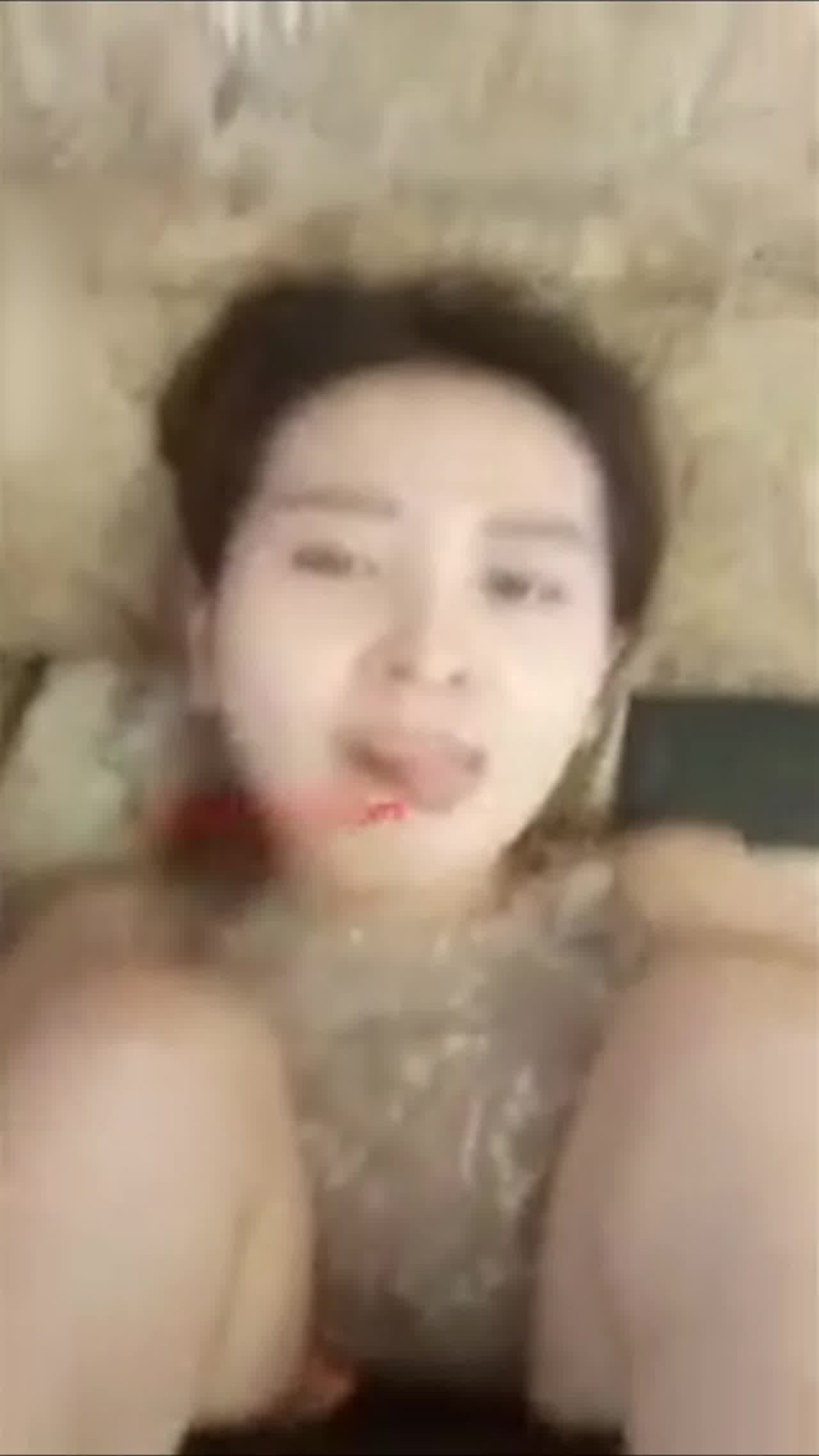  按摩完肉棒就是无套啪啪 的剧照1