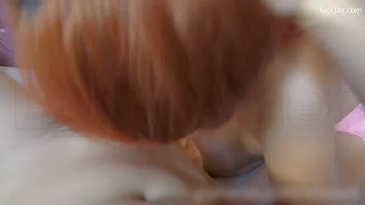  EboArt桑拿大保健系大眼妹子拍奶子不带套吹箫 的剧照10