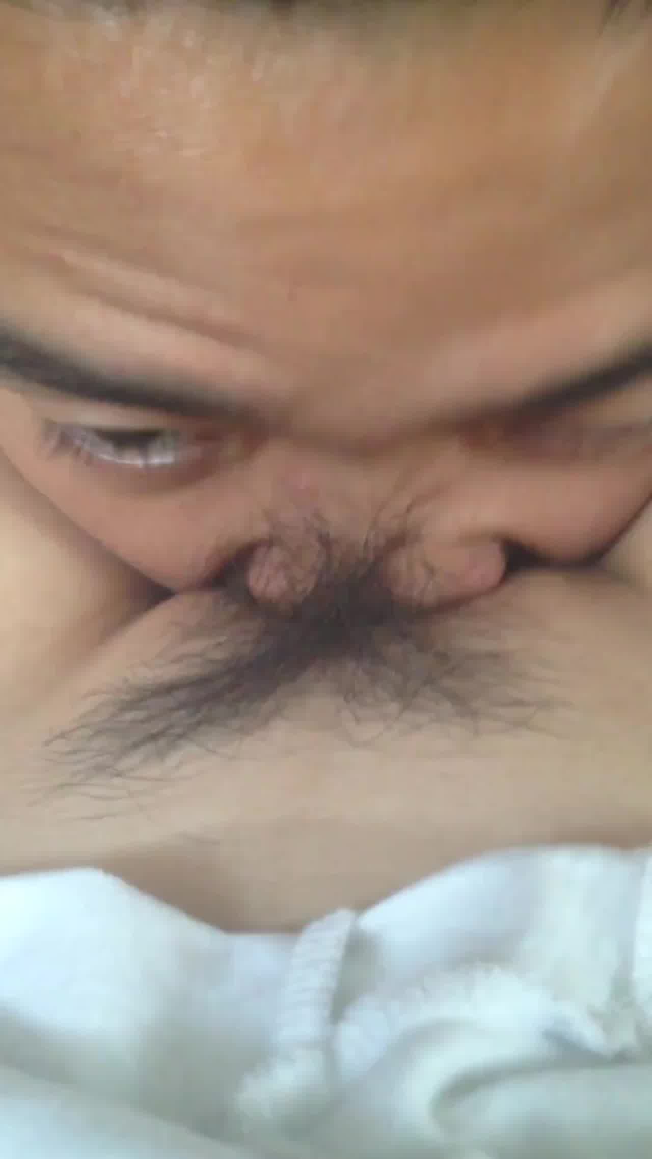  小伙子喜欢舔逼 的剧照5