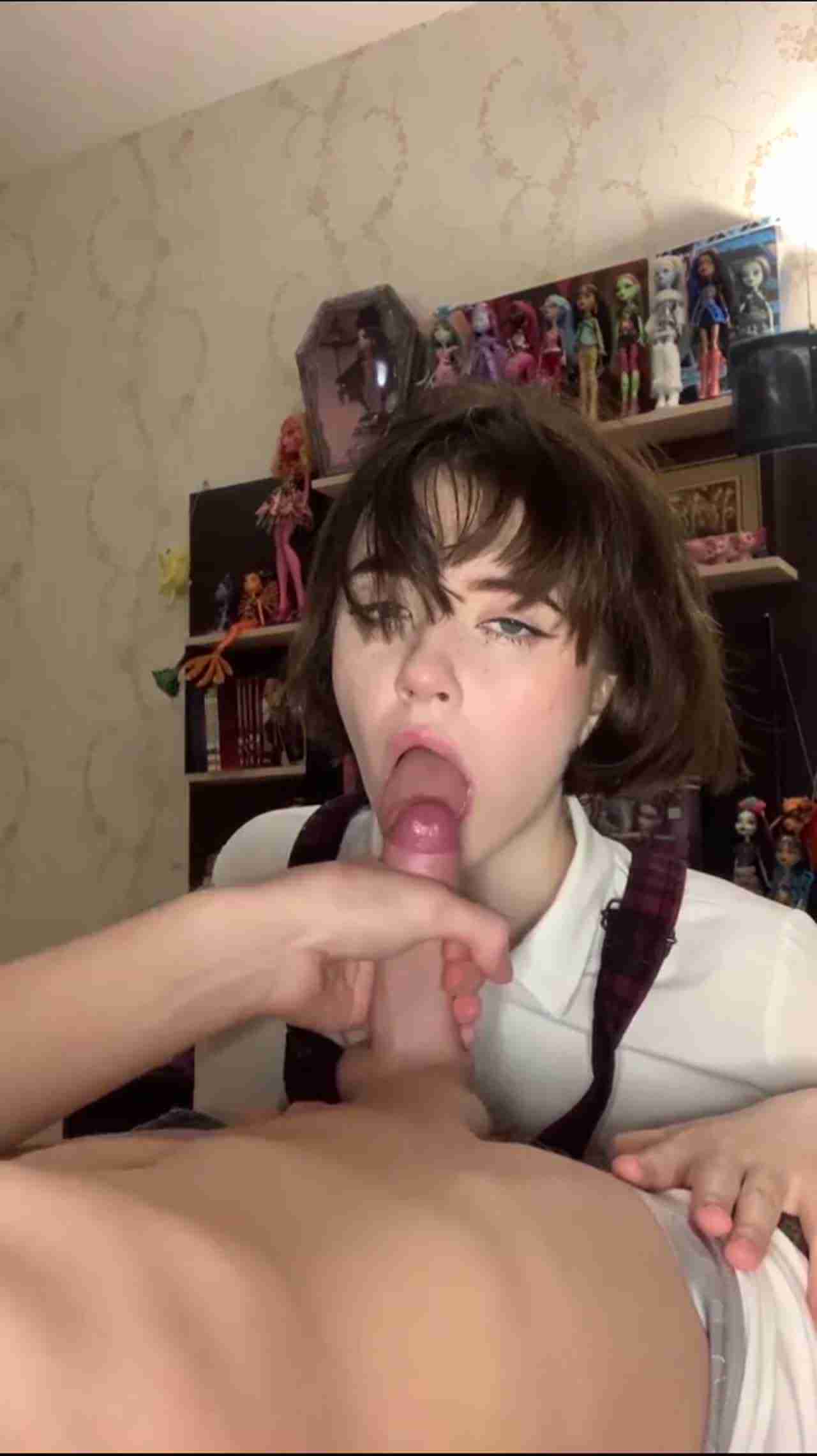  酷酷短发中性混血美女好会吸允鸡巴 的剧照10