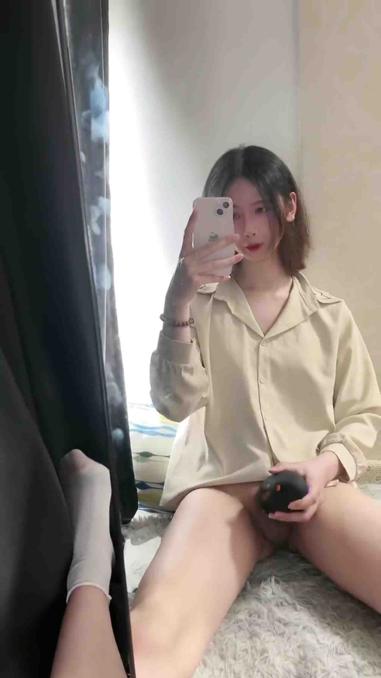  这仔细看可是个别致的小男娘 的剧照3