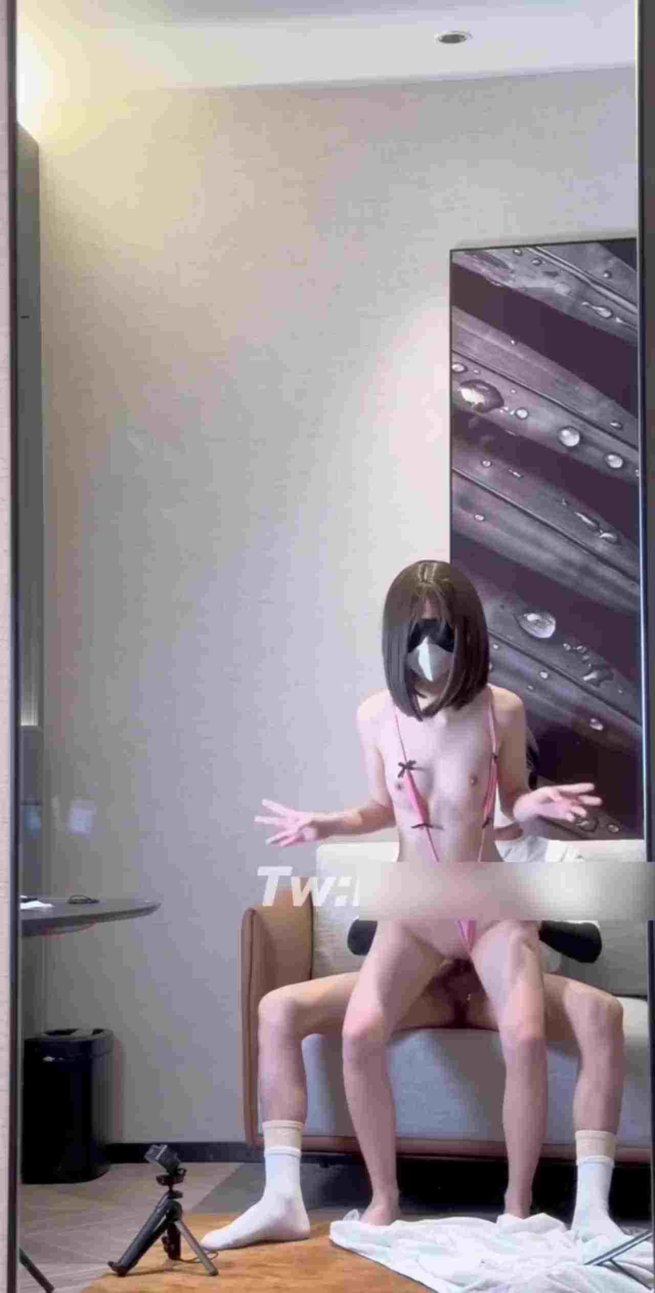  自购唐伯虎最新-这是学妹被操最惨的一次吧，这个姿势爽后让用力，结果吃不消一直让停，边享受边痛苦 的剧照10