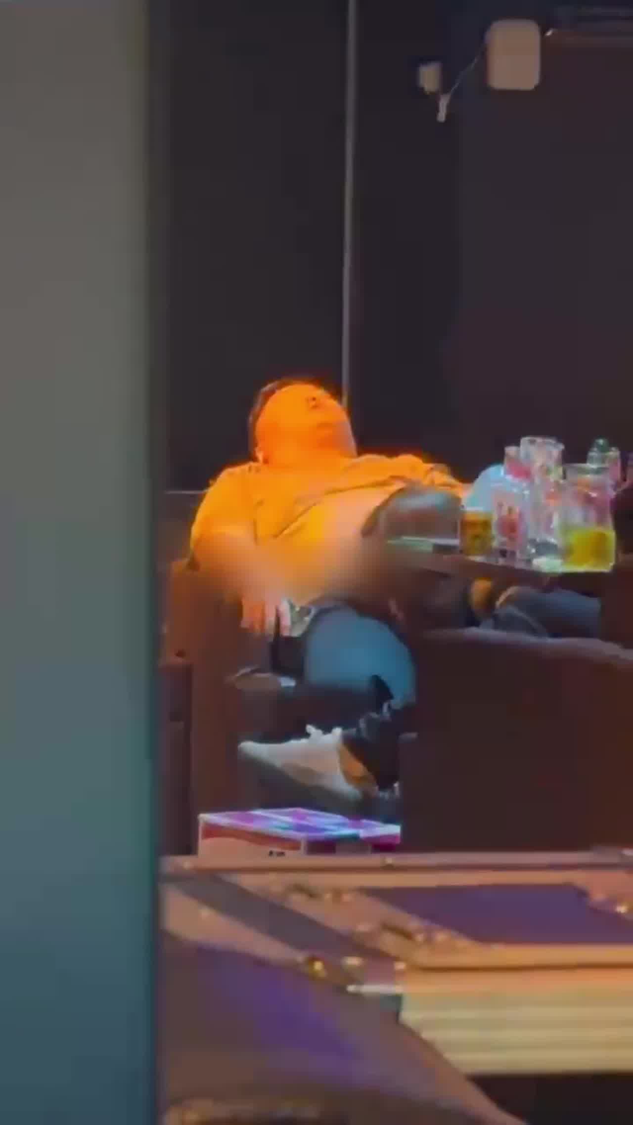  【吃瓜】当众口爆被查 的剧照3