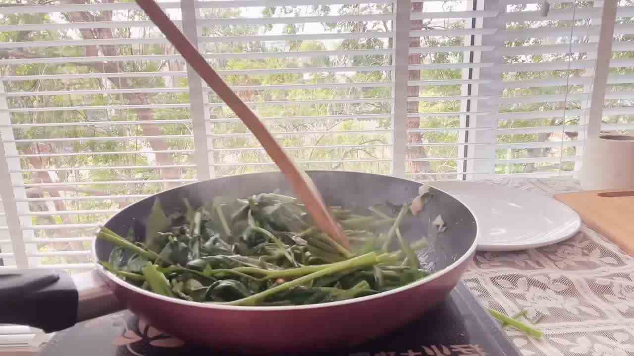  原创 三月樱花 家庭主妇婚后与老公的性福时光 的剧照7