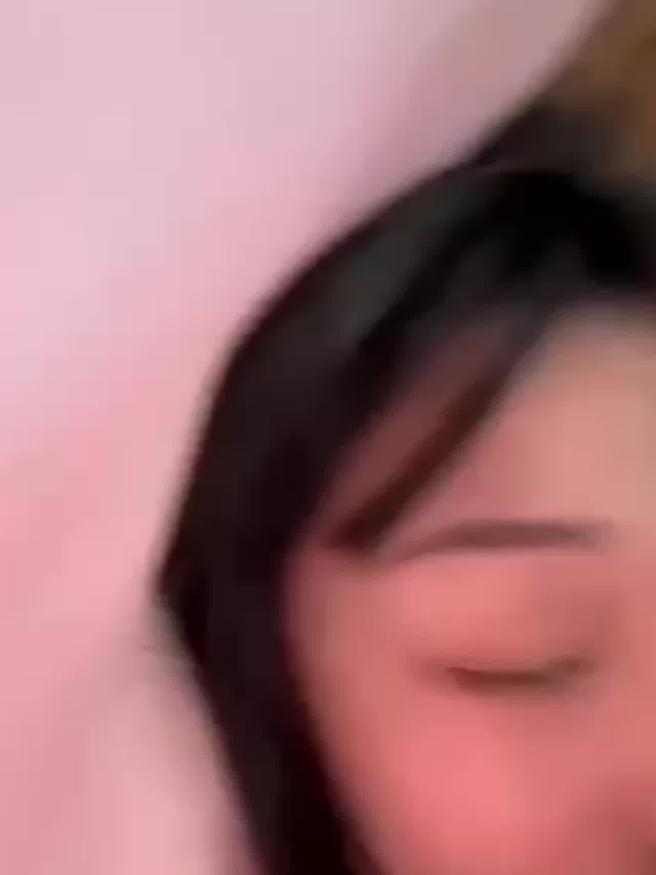  这谁顶得住啊家人们，我的手和鸡巴开始不由自主地.... 的剧照1