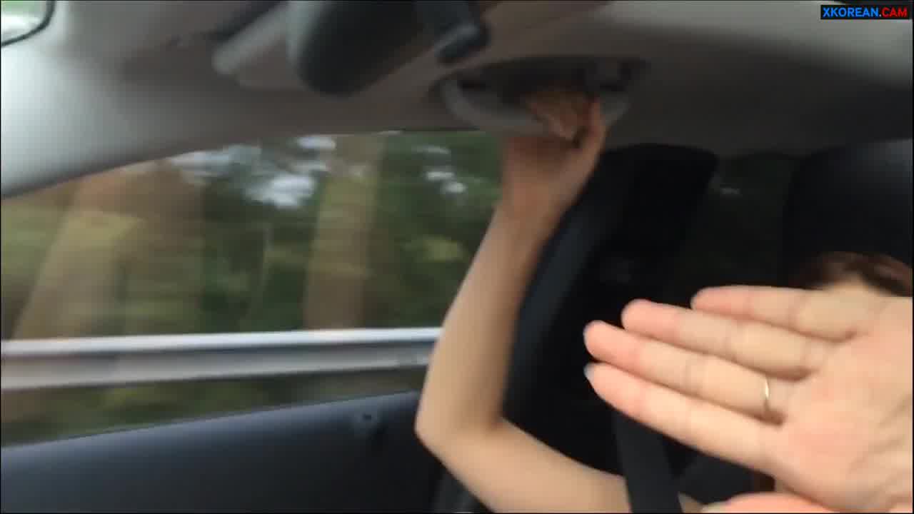  和女朋友海边拍照后在酒店玩捆绑，她最爱的刺激 的剧照2