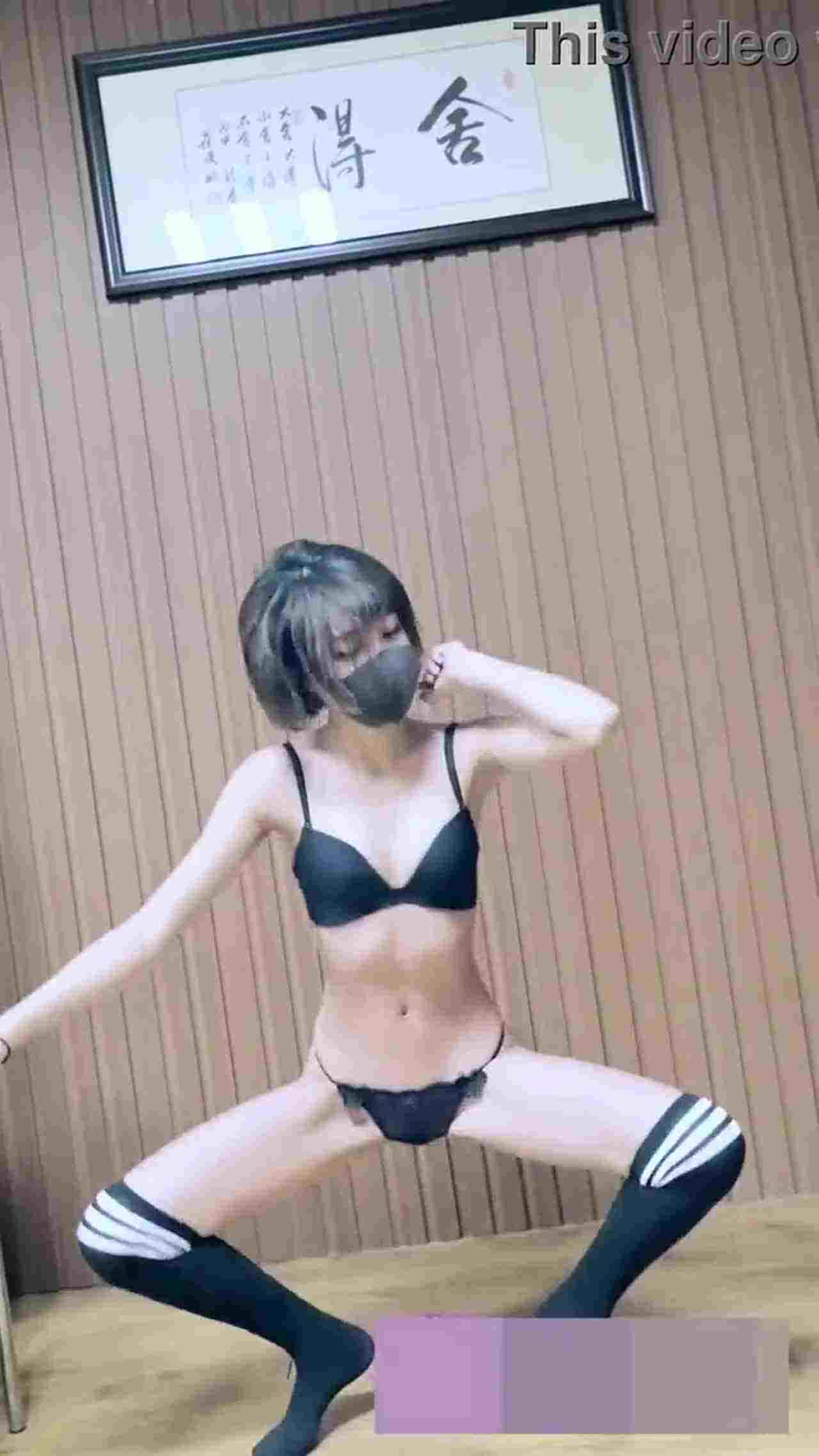  抖音网红淫钰儿裸舞视频（三） 的剧照4